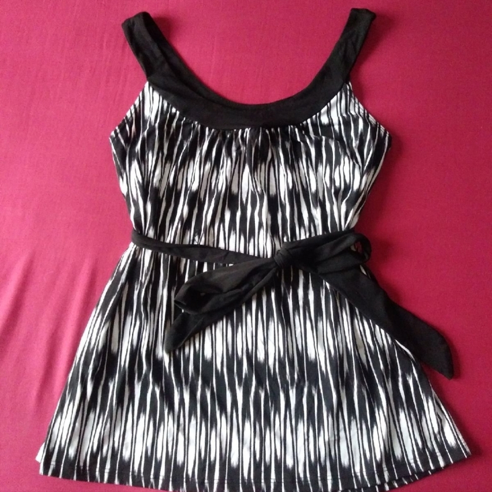 🍼BOGO Free!!🍼 Three Seasons Maternity Blouse size medium EUC